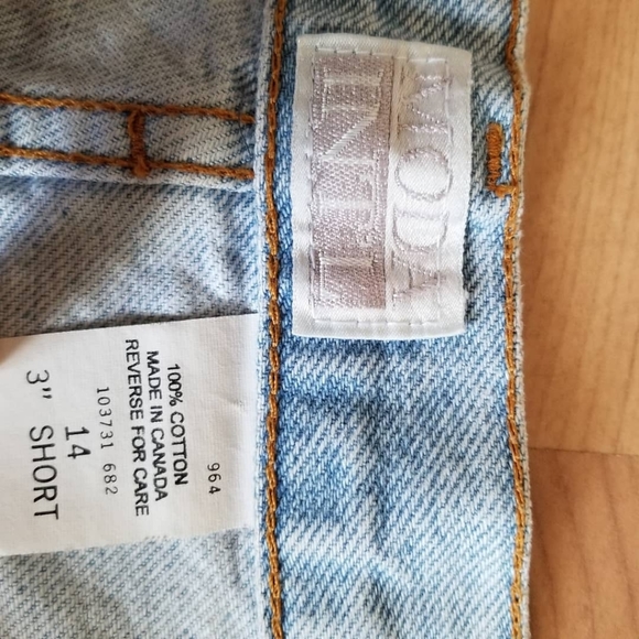 Vintage, MODA international denim shorts - Picture 4 of 5